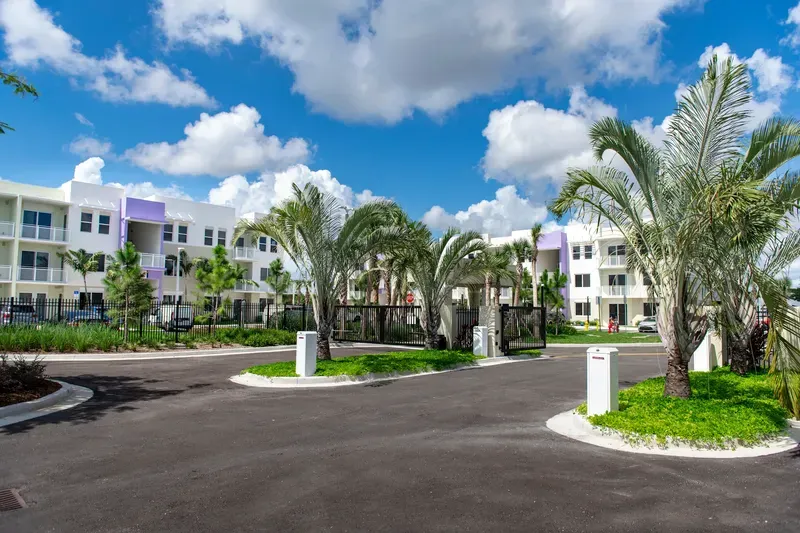 Royal Pointe Apartment Homes, Miami, image 3 of 10