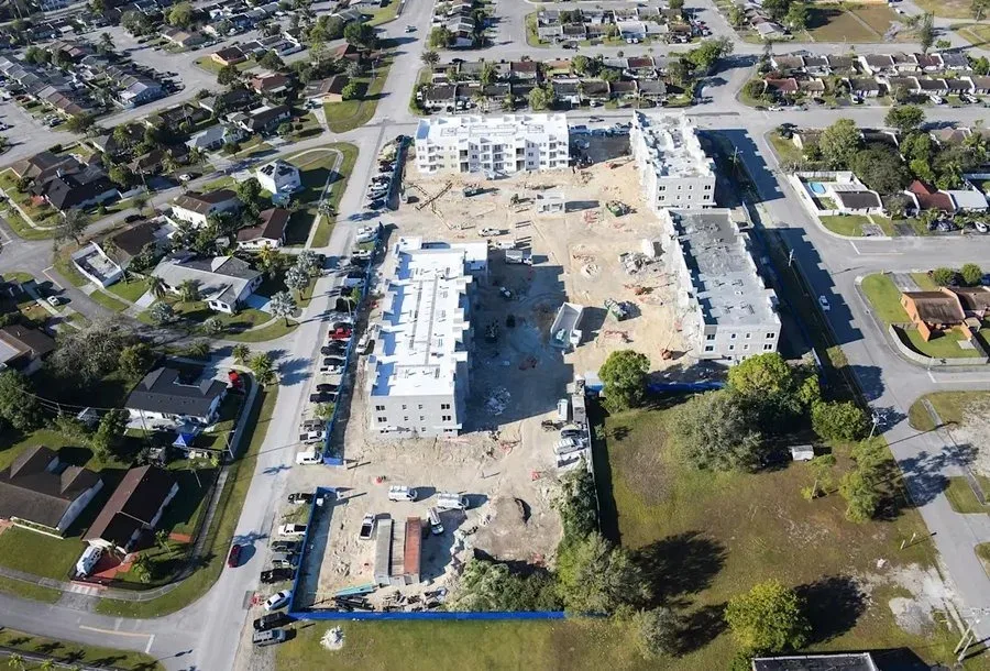 Royal Pointe Apartment Homes, Miami, image 9 of 10